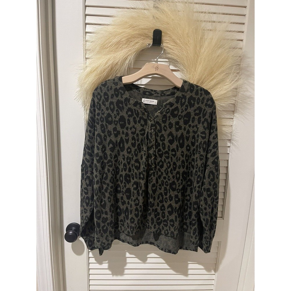 Lucky Brand V-neck Long Sleeve Cheetah Blouse Top Size XL Green 1/4 button up